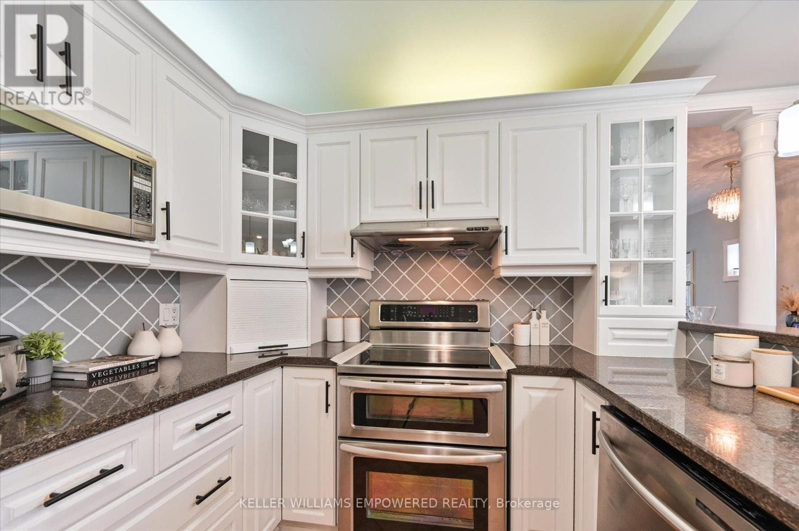 Upgraded Trinity-Bellwoods semi on extra-deep lot with laneway housing potential 11
