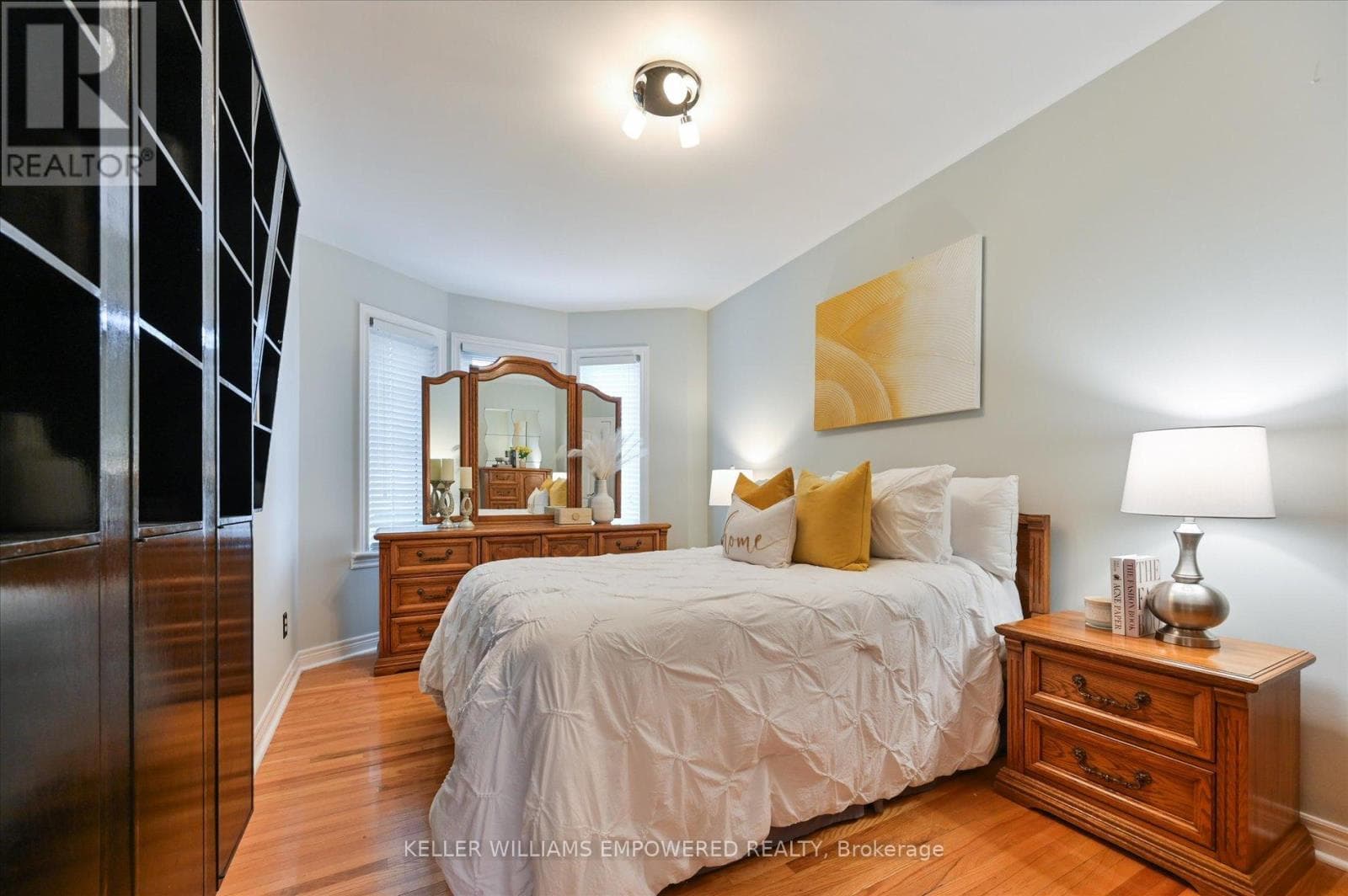 Upgraded Trinity-Bellwoods semi on extra-deep lot with laneway housing potential 15