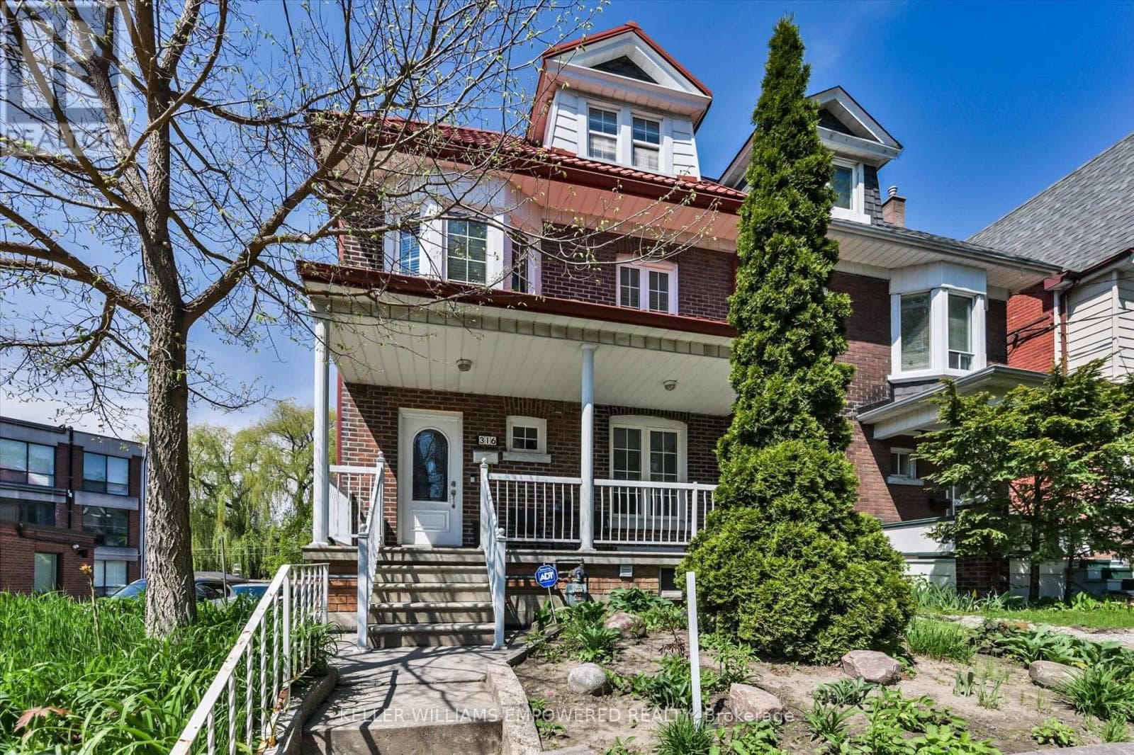 Upgraded Trinity-Bellwoods semi on extra-deep lot with laneway housing potential 2