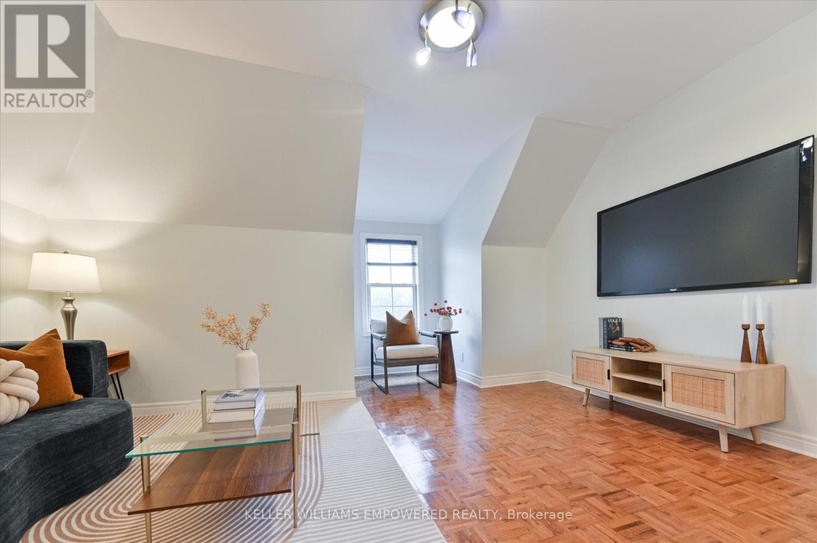 Upgraded Trinity-Bellwoods semi on extra-deep lot with laneway housing potential 21