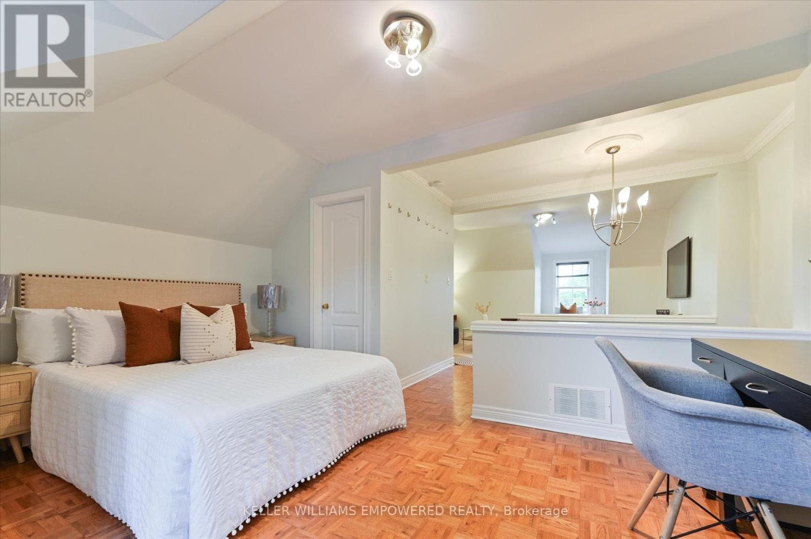 Upgraded Trinity-Bellwoods semi on extra-deep lot with laneway housing potential 24