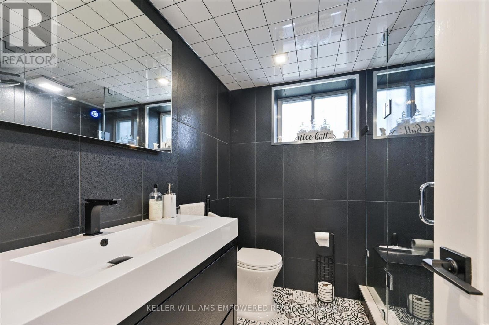 Upgraded Trinity-Bellwoods semi on extra-deep lot with laneway housing potential 28