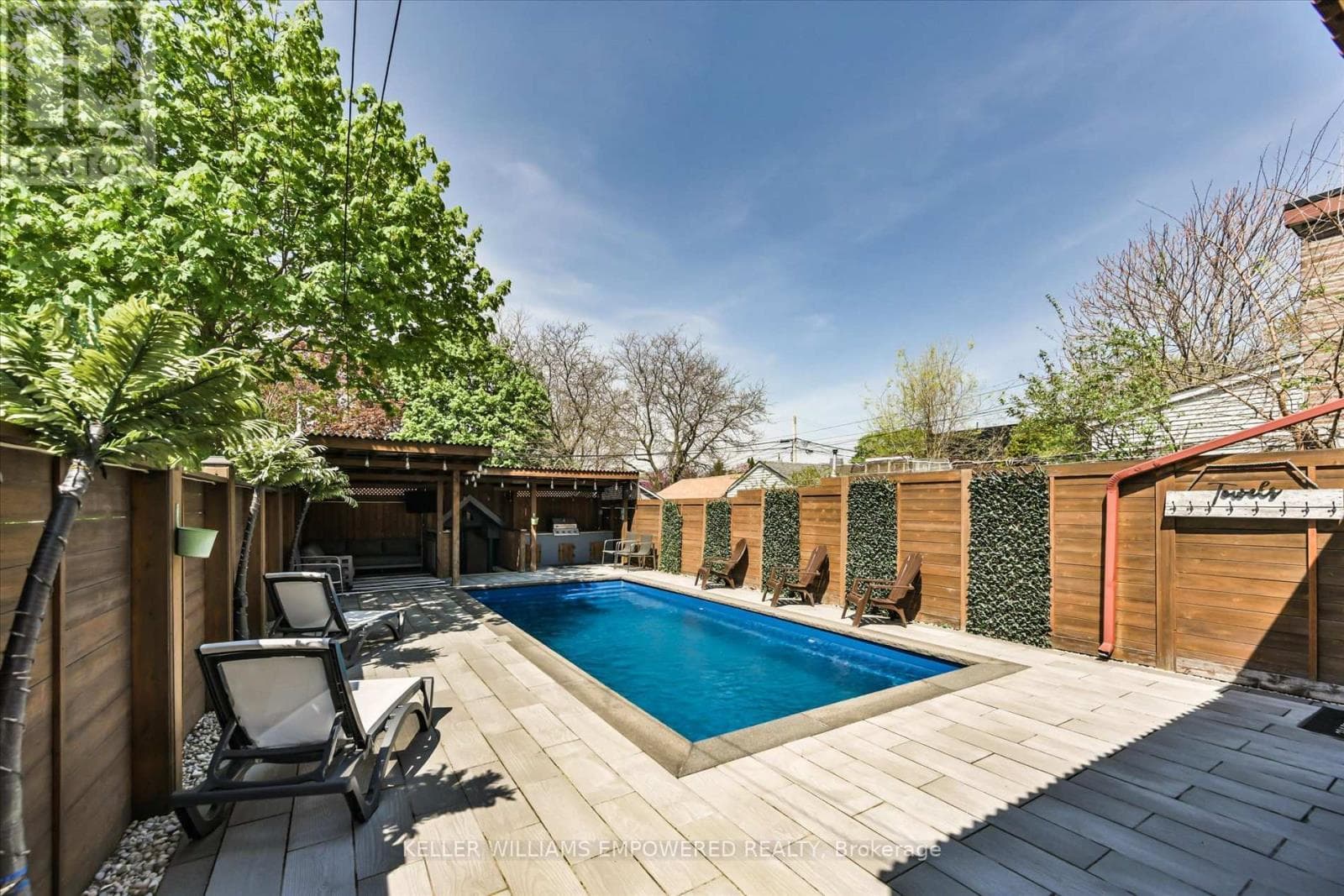 Upgraded Trinity-Bellwoods semi on extra-deep lot with laneway housing potential 31