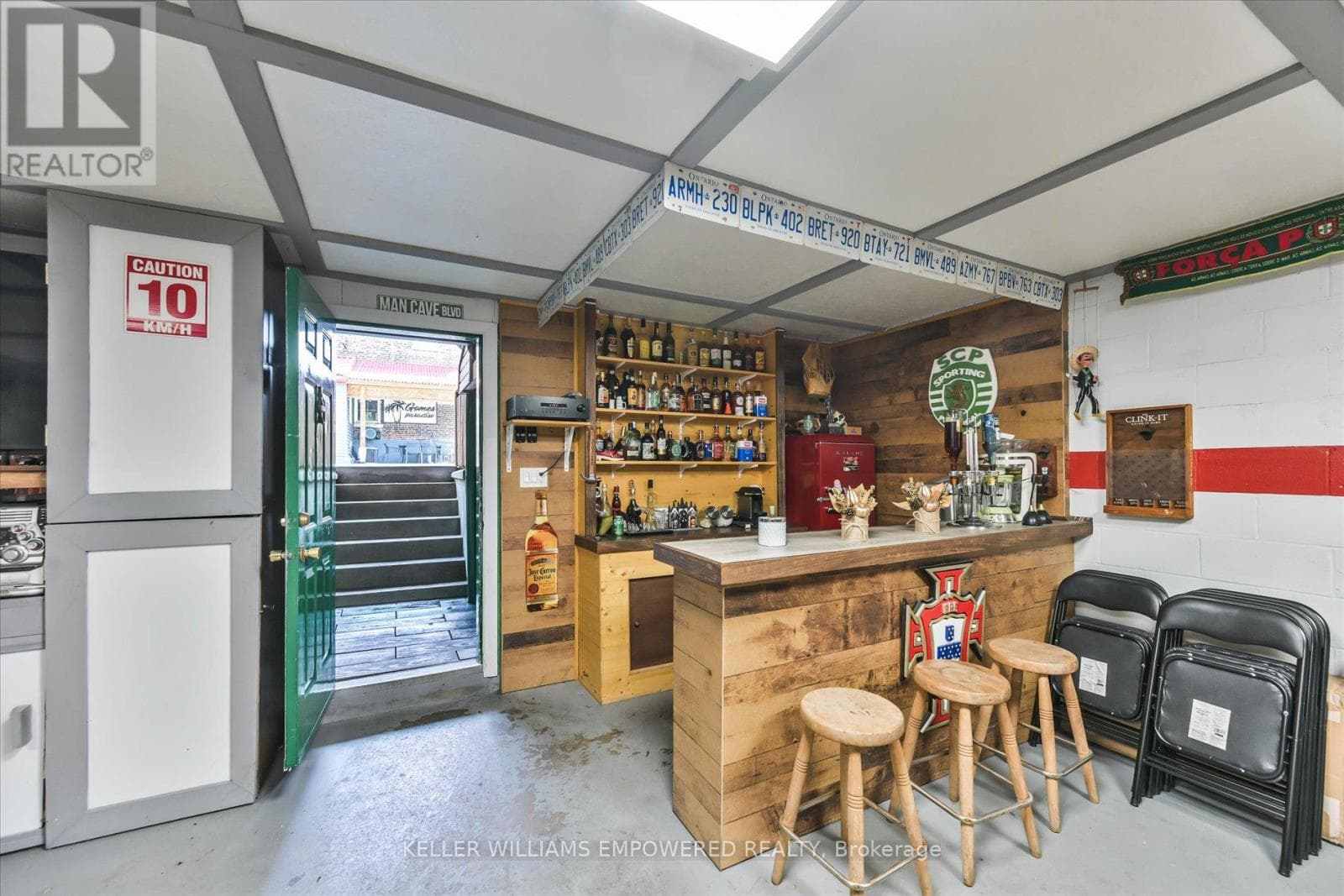 Upgraded Trinity-Bellwoods semi on extra-deep lot with laneway housing potential 37