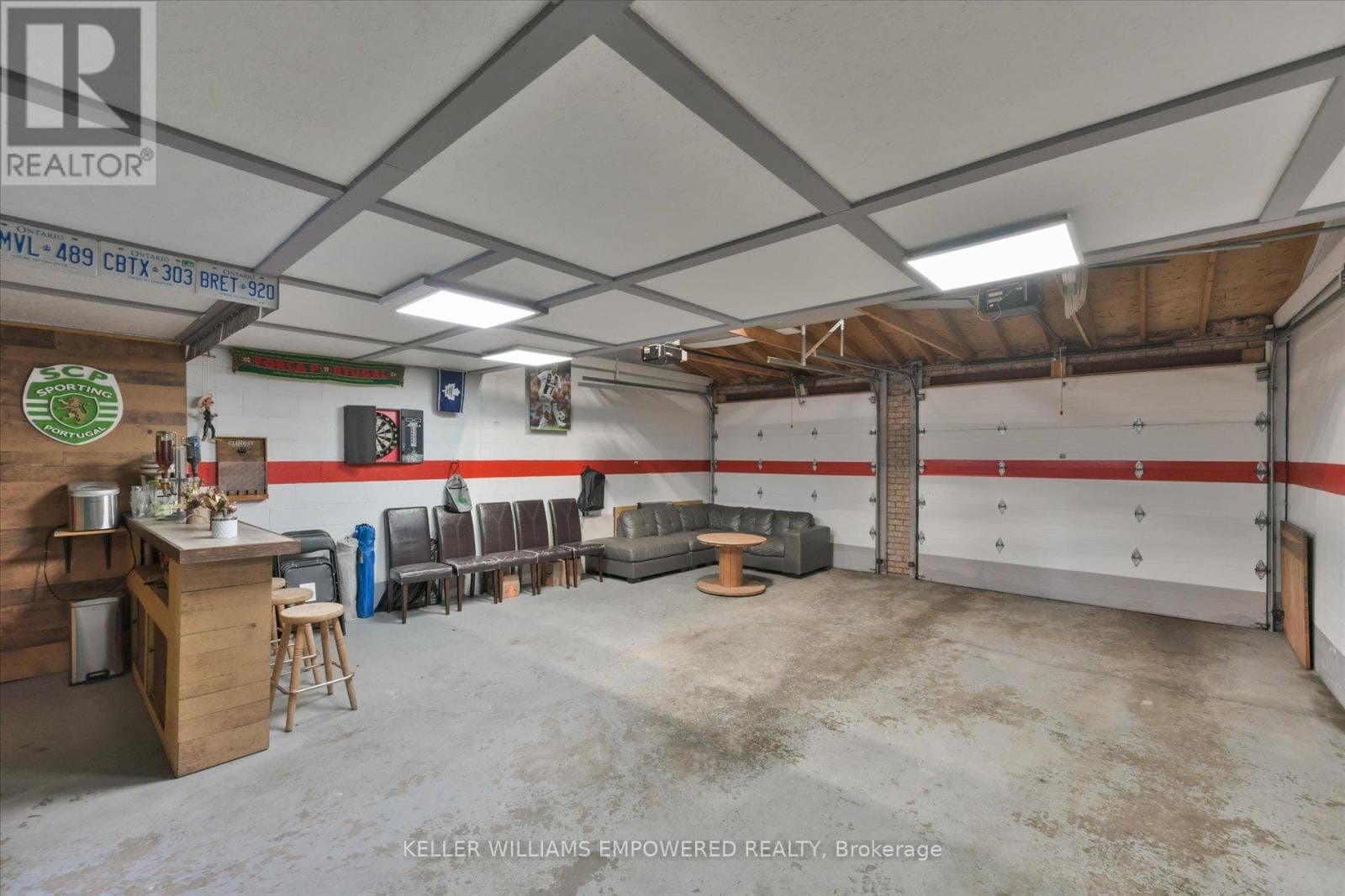 Upgraded Trinity-Bellwoods semi on extra-deep lot with laneway housing potential 38