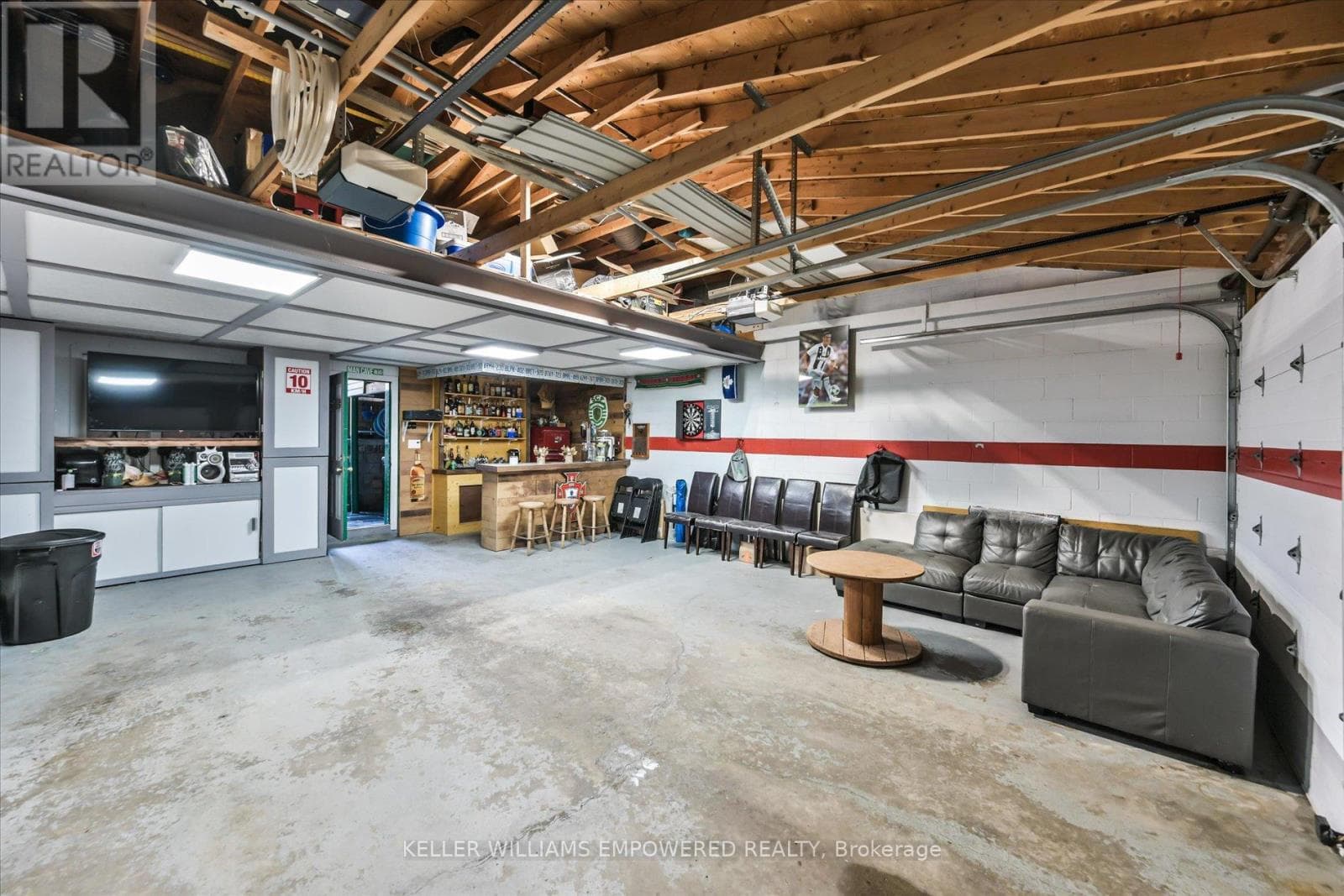 Upgraded Trinity-Bellwoods semi on extra-deep lot with laneway housing potential 39