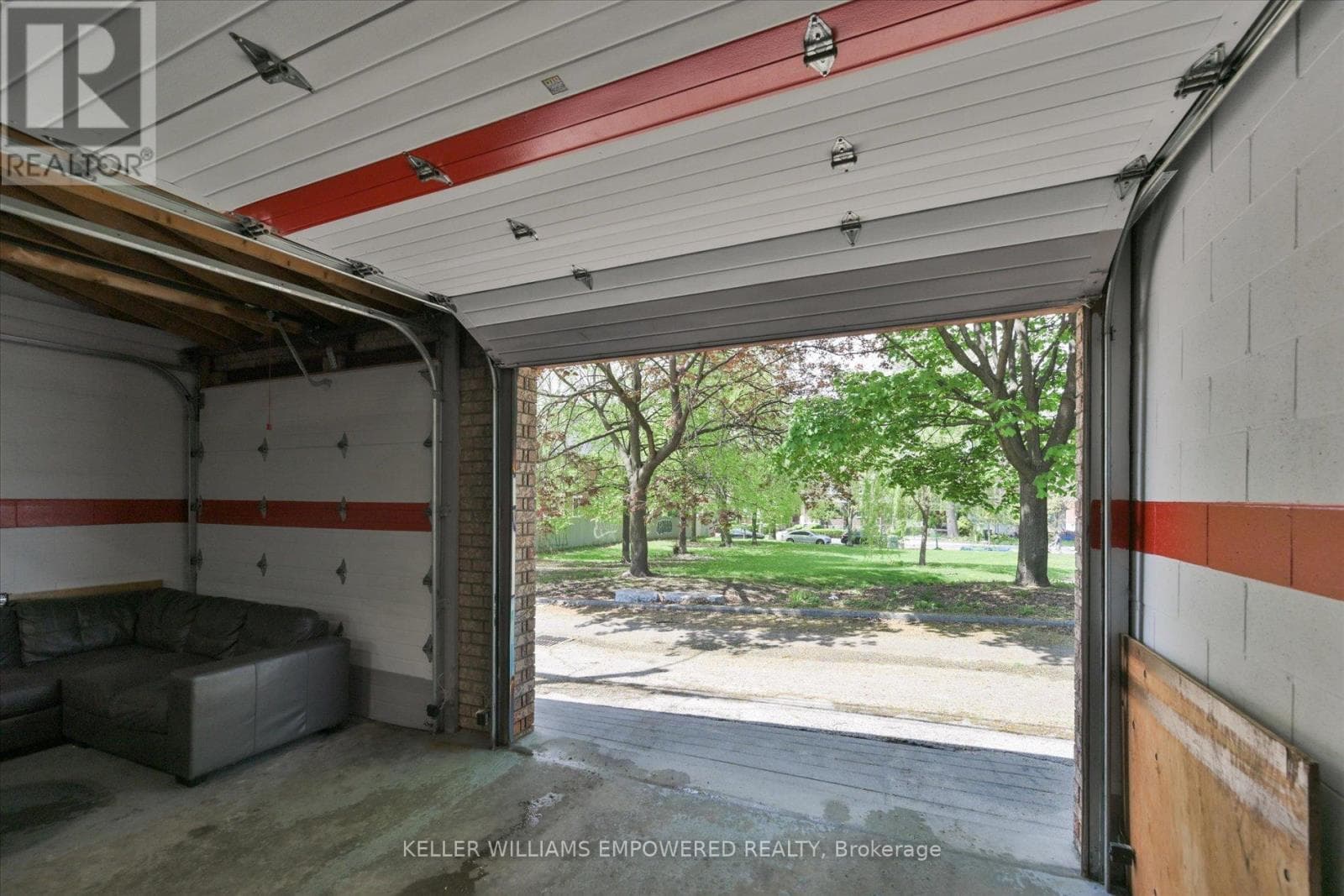 Upgraded Trinity-Bellwoods semi on extra-deep lot with laneway housing potential 41