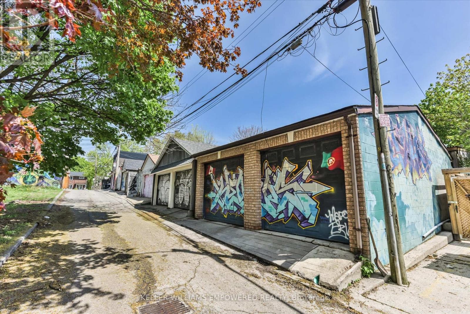 Upgraded Trinity-Bellwoods semi on extra-deep lot with laneway housing potential 42