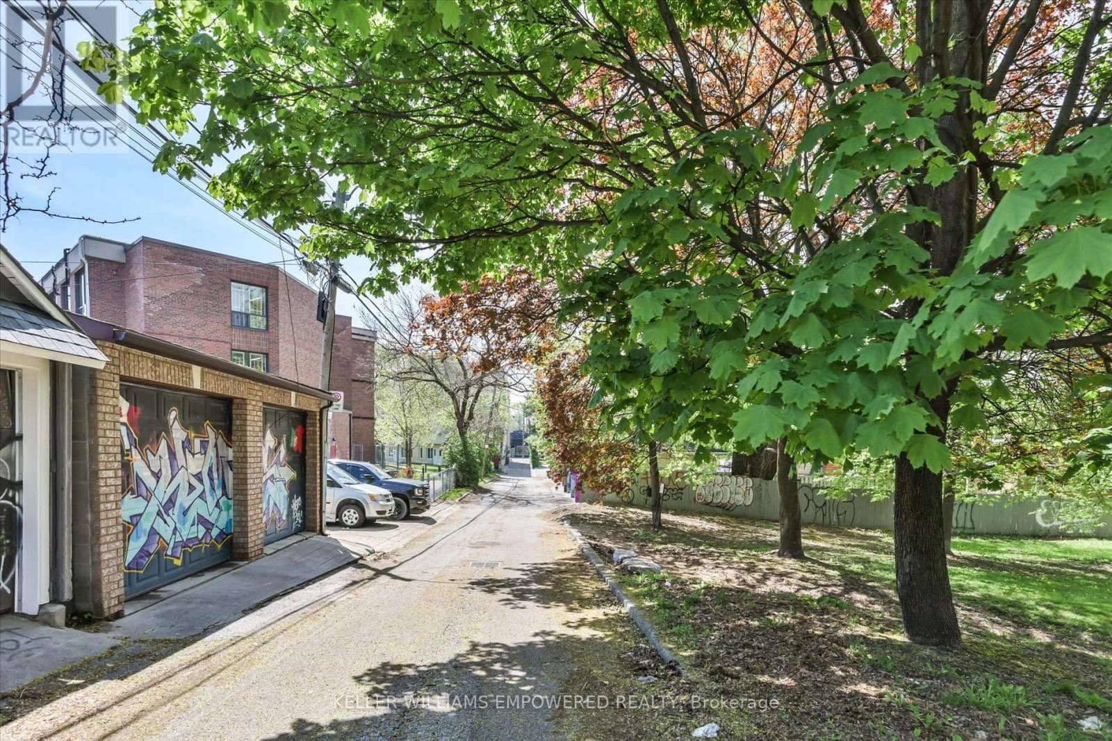 Upgraded Trinity-Bellwoods semi on extra-deep lot with laneway housing potential 43