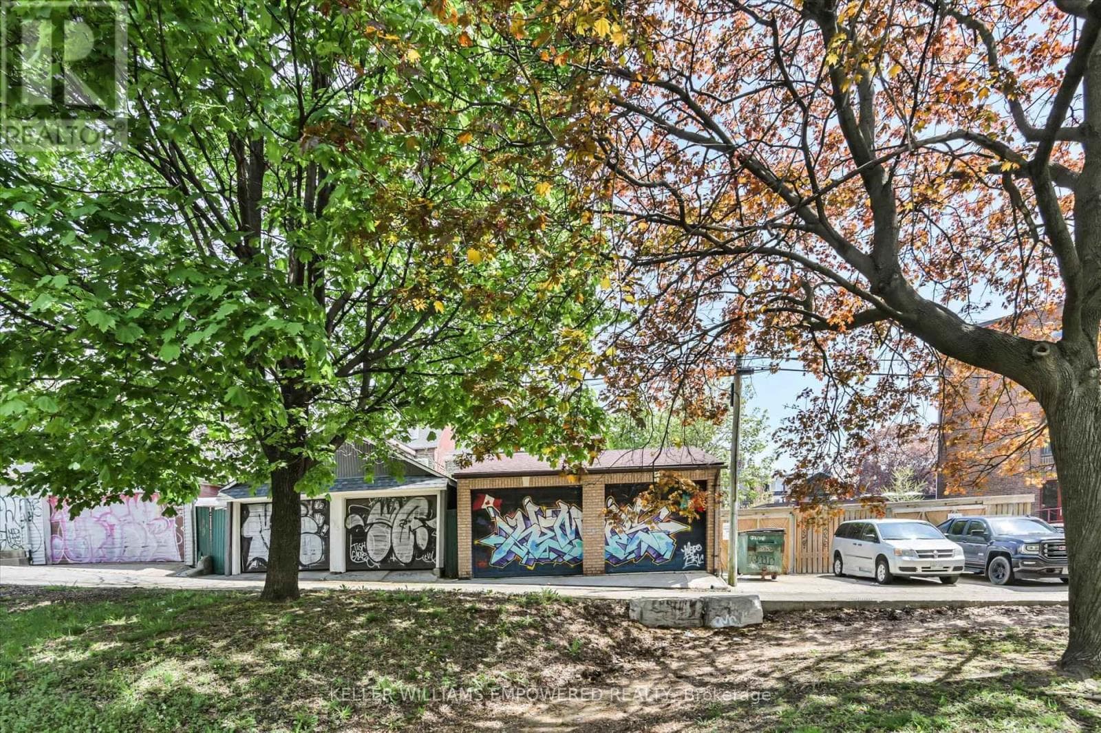 Upgraded Trinity-Bellwoods semi on extra-deep lot with laneway housing potential 44