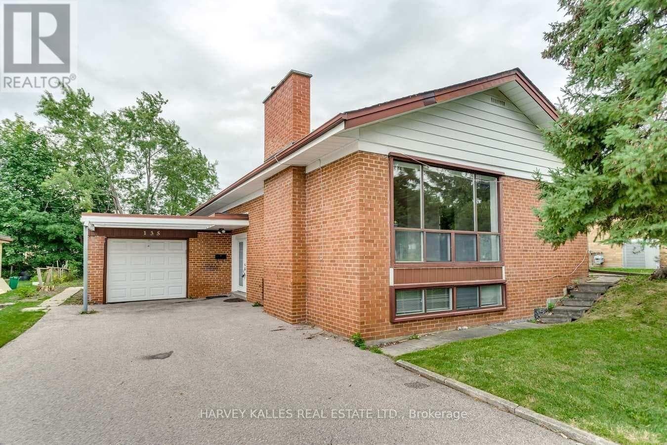 Bathurst Manor bungalow with finished basement suite, walking distance to Downsview subway