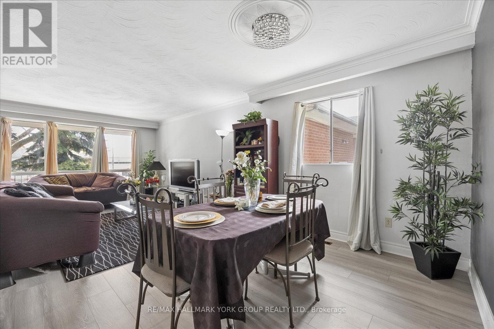 Brick bungalow in West Hill with 3+3 layout, separate-entrance basement, and second kitchen 10