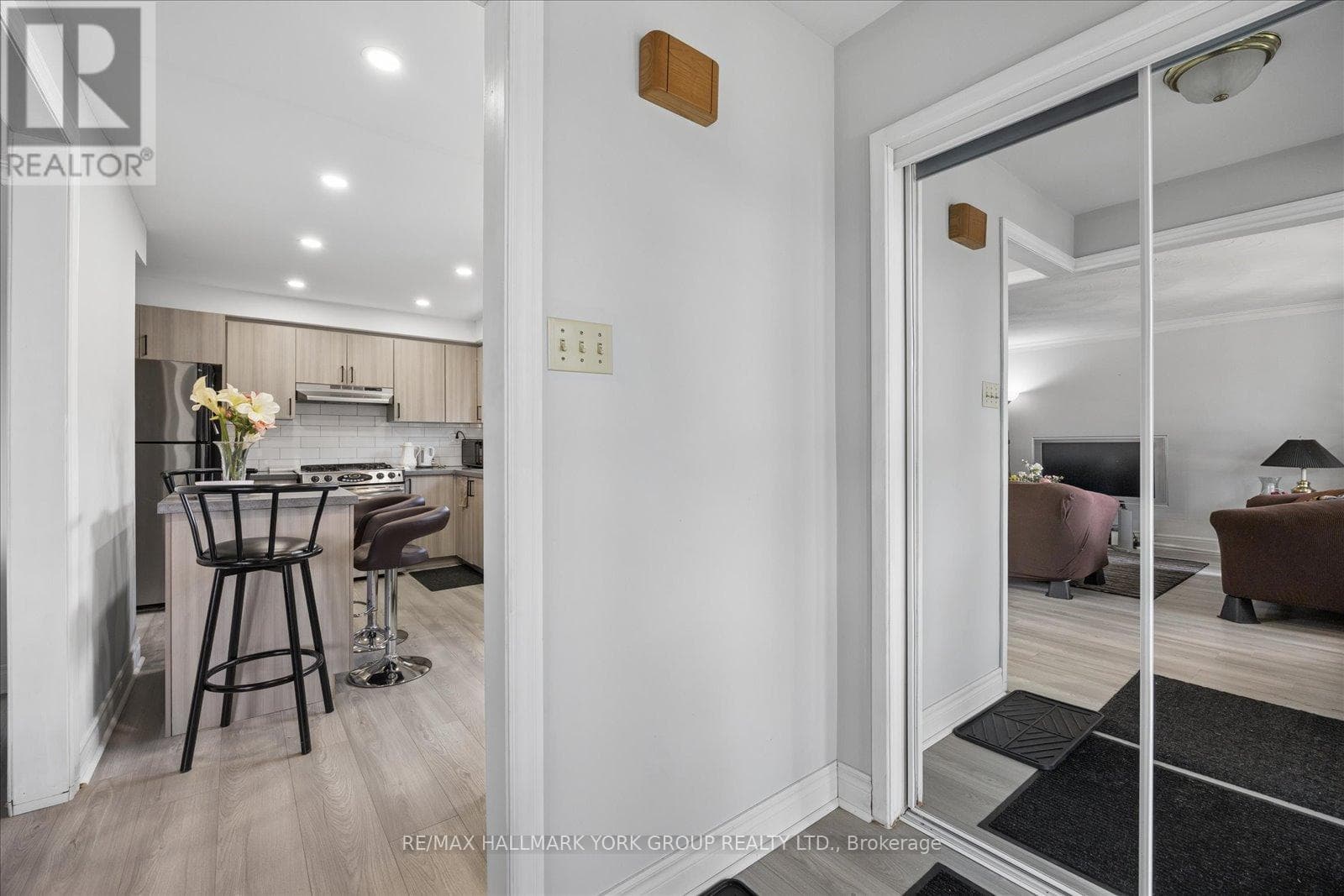 Brick bungalow in West Hill with 3+3 layout, separate-entrance basement, and second kitchen 12