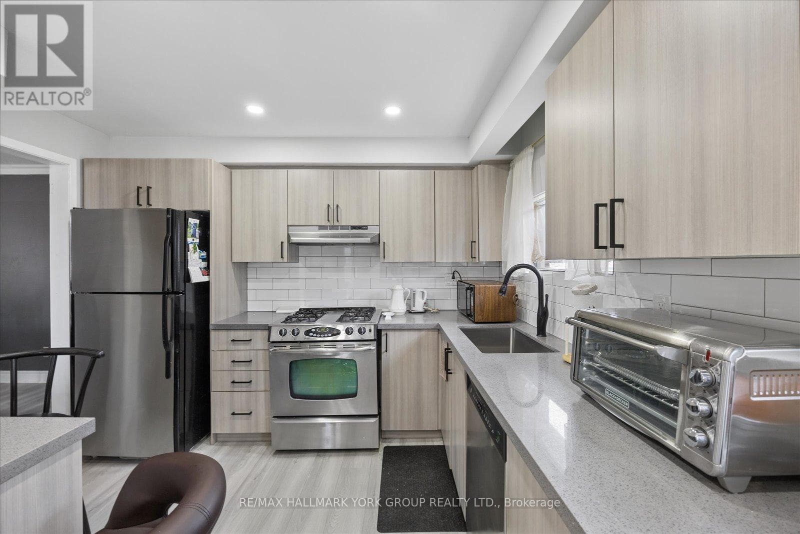 Brick bungalow in West Hill with 3+3 layout, separate-entrance basement, and second kitchen 15