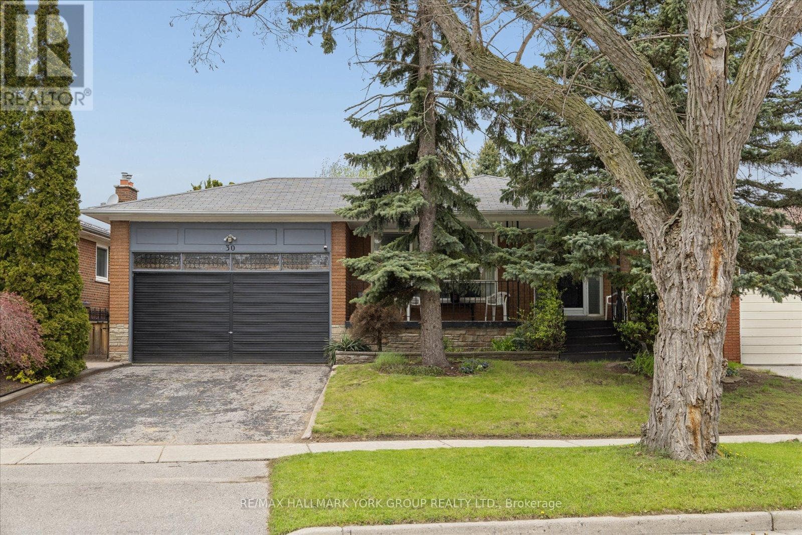 Brick bungalow in West Hill with 3+3 layout, separate-entrance basement, and second kitchen 2