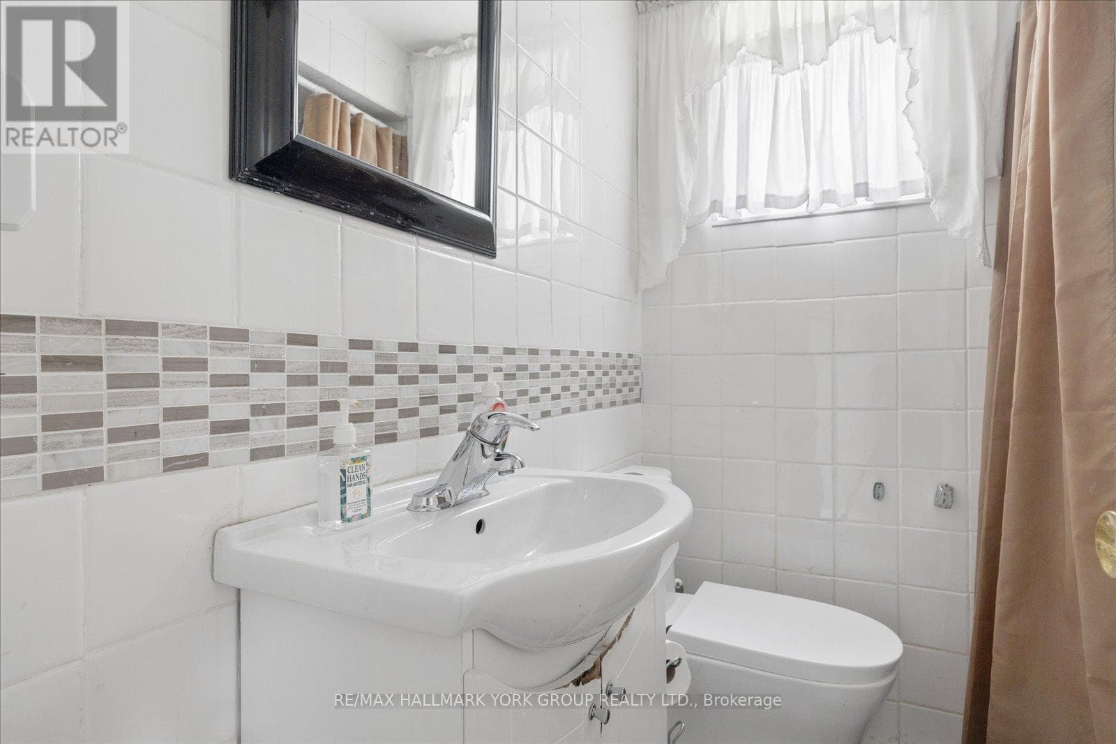 Brick bungalow in West Hill with 3+3 layout, separate-entrance basement, and second kitchen 27