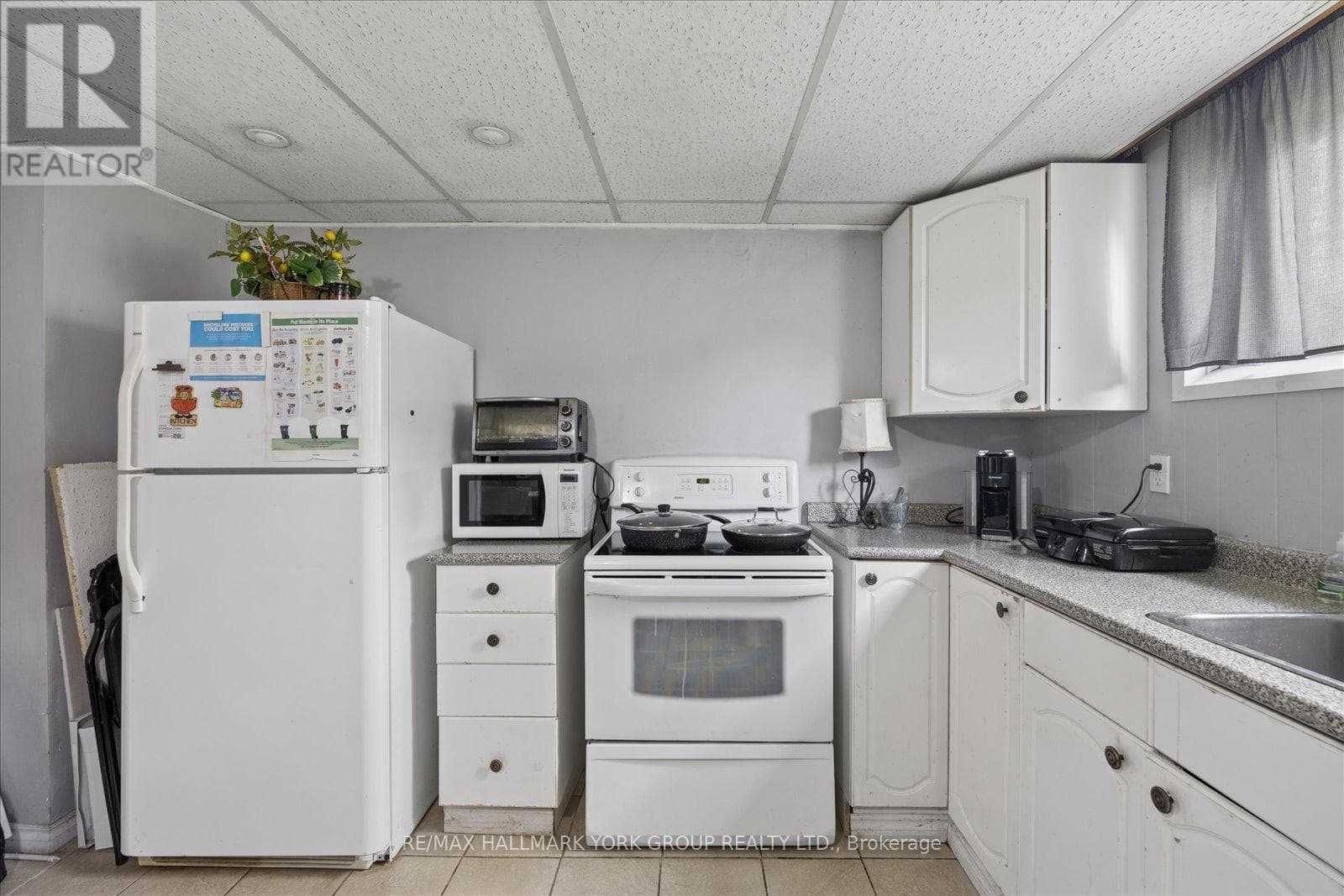 Brick bungalow in West Hill with 3+3 layout, separate-entrance basement, and second kitchen 31