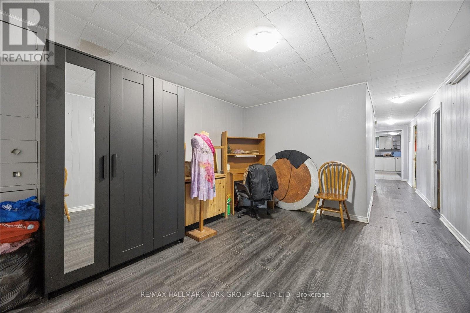 Brick bungalow in West Hill with 3+3 layout, separate-entrance basement, and second kitchen 34