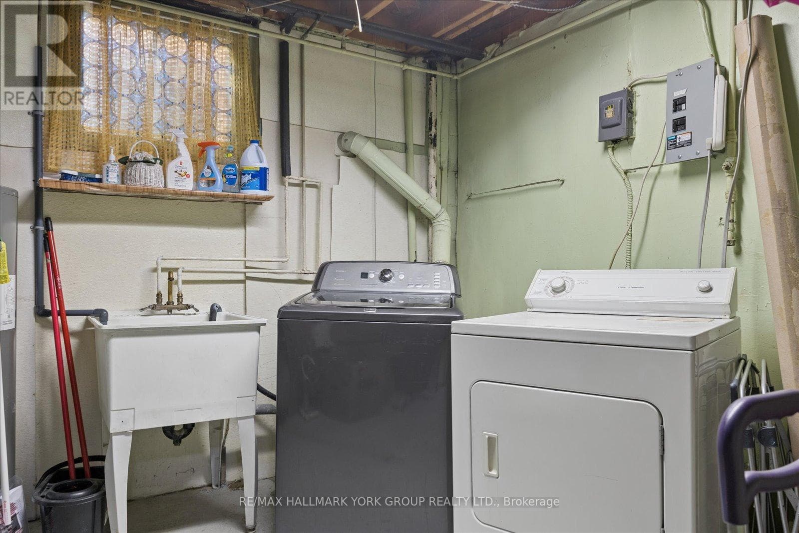Brick bungalow in West Hill with 3+3 layout, separate-entrance basement, and second kitchen 35