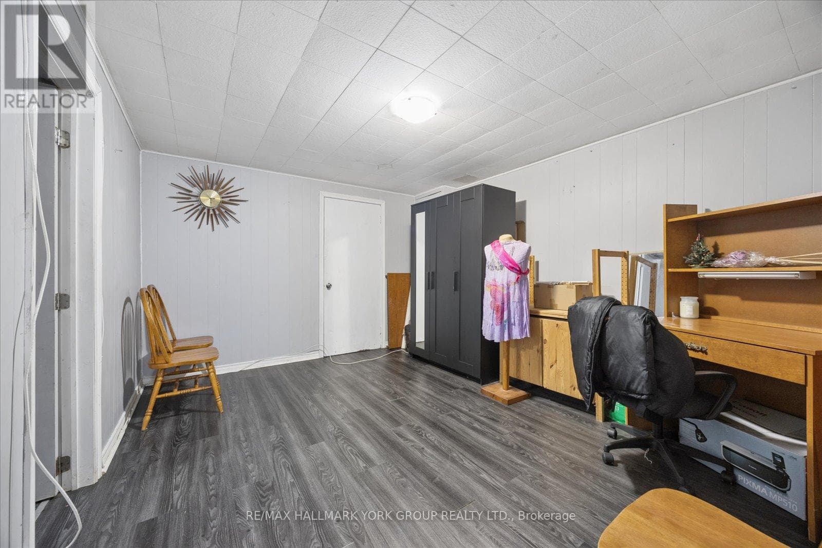 Brick bungalow in West Hill with 3+3 layout, separate-entrance basement, and second kitchen 36