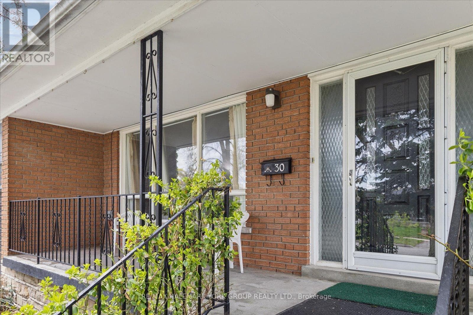 Brick bungalow in West Hill with 3+3 layout, separate-entrance basement, and second kitchen 4