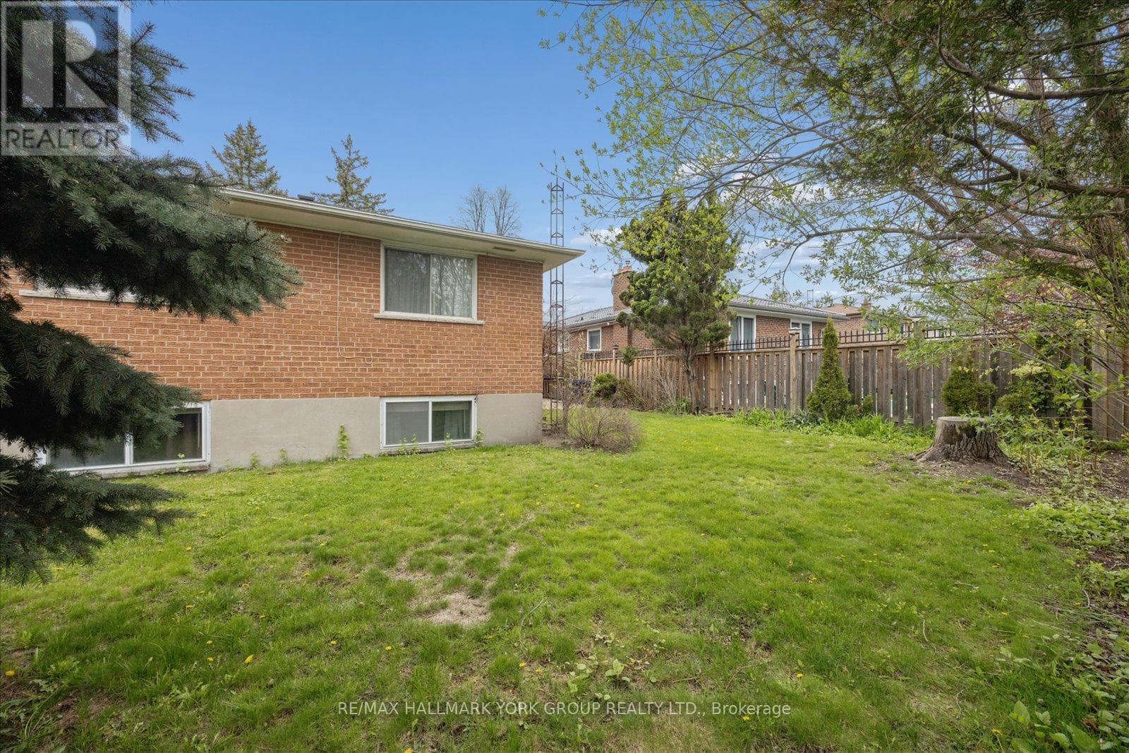 Brick bungalow in West Hill with 3+3 layout, separate-entrance basement, and second kitchen 40
