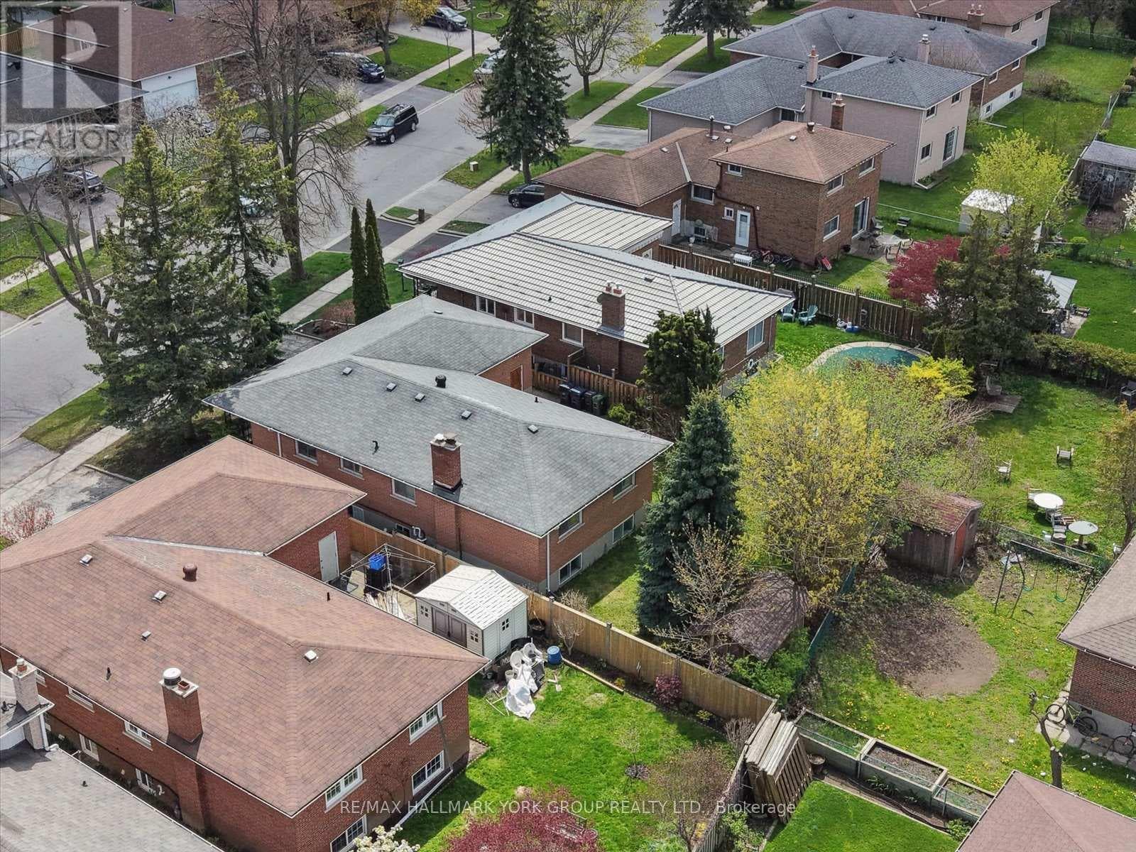 Brick bungalow in West Hill with 3+3 layout, separate-entrance basement, and second kitchen 45