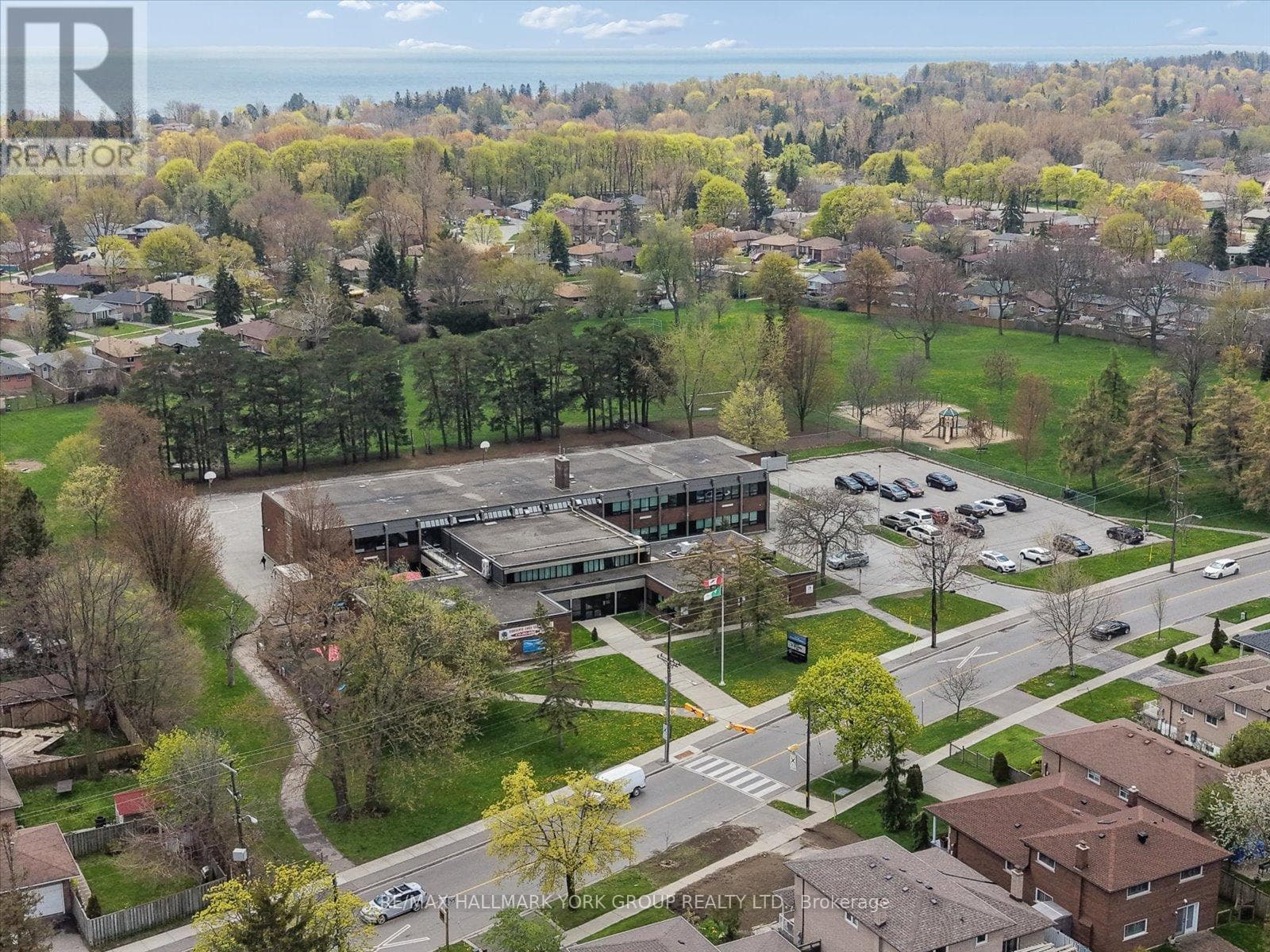 Brick bungalow in West Hill with 3+3 layout, separate-entrance basement, and second kitchen 49