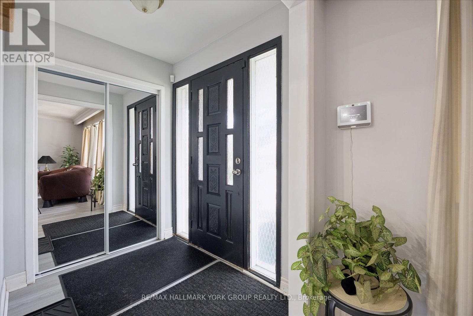 Brick bungalow in West Hill with 3+3 layout, separate-entrance basement, and second kitchen 5