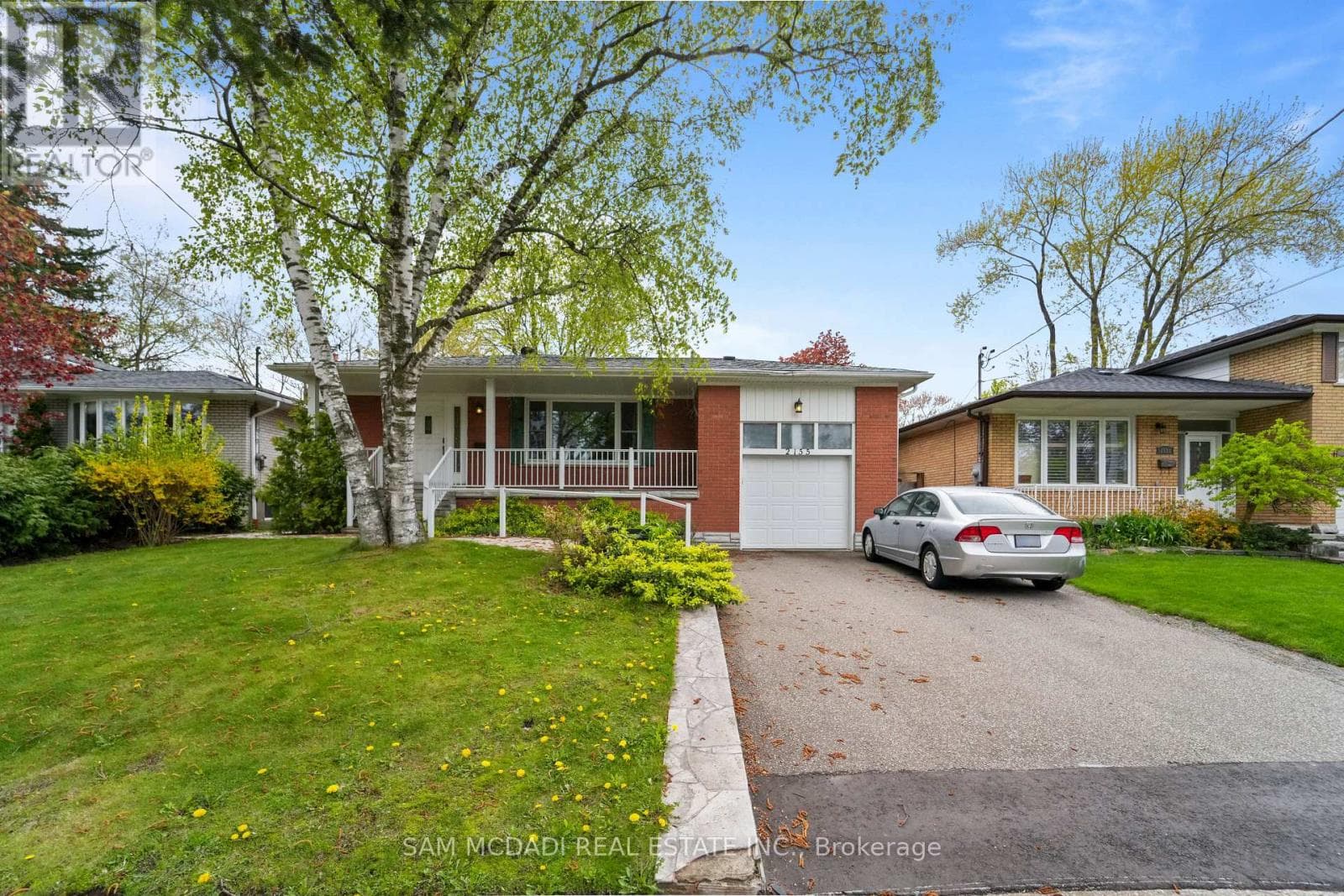 4-Level Backsplit on 50x150 Lot in Lorne Park School District, Clarkson
