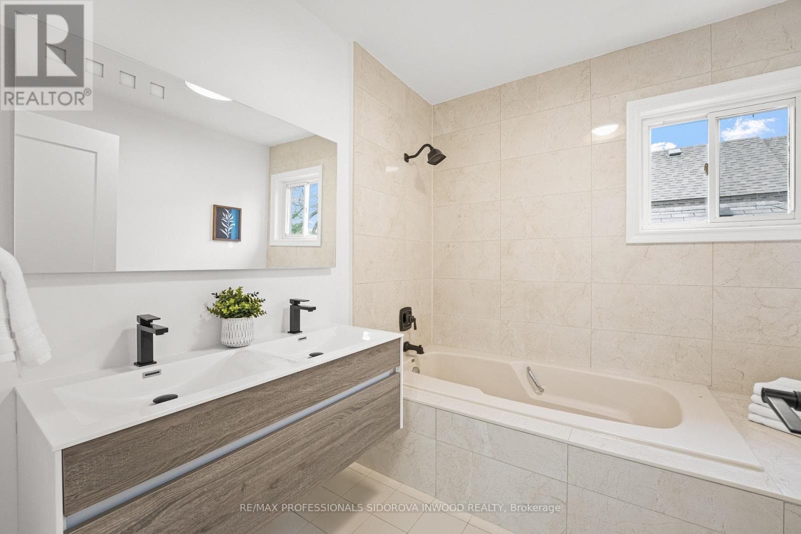 Turnkey Swansea detached with garden-suite lot and Committee of Adjustment approval 31