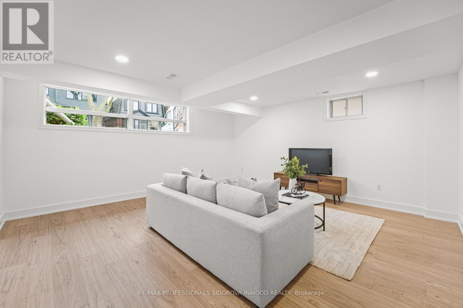 Turnkey Swansea detached with garden-suite lot and Committee of Adjustment approval 35
