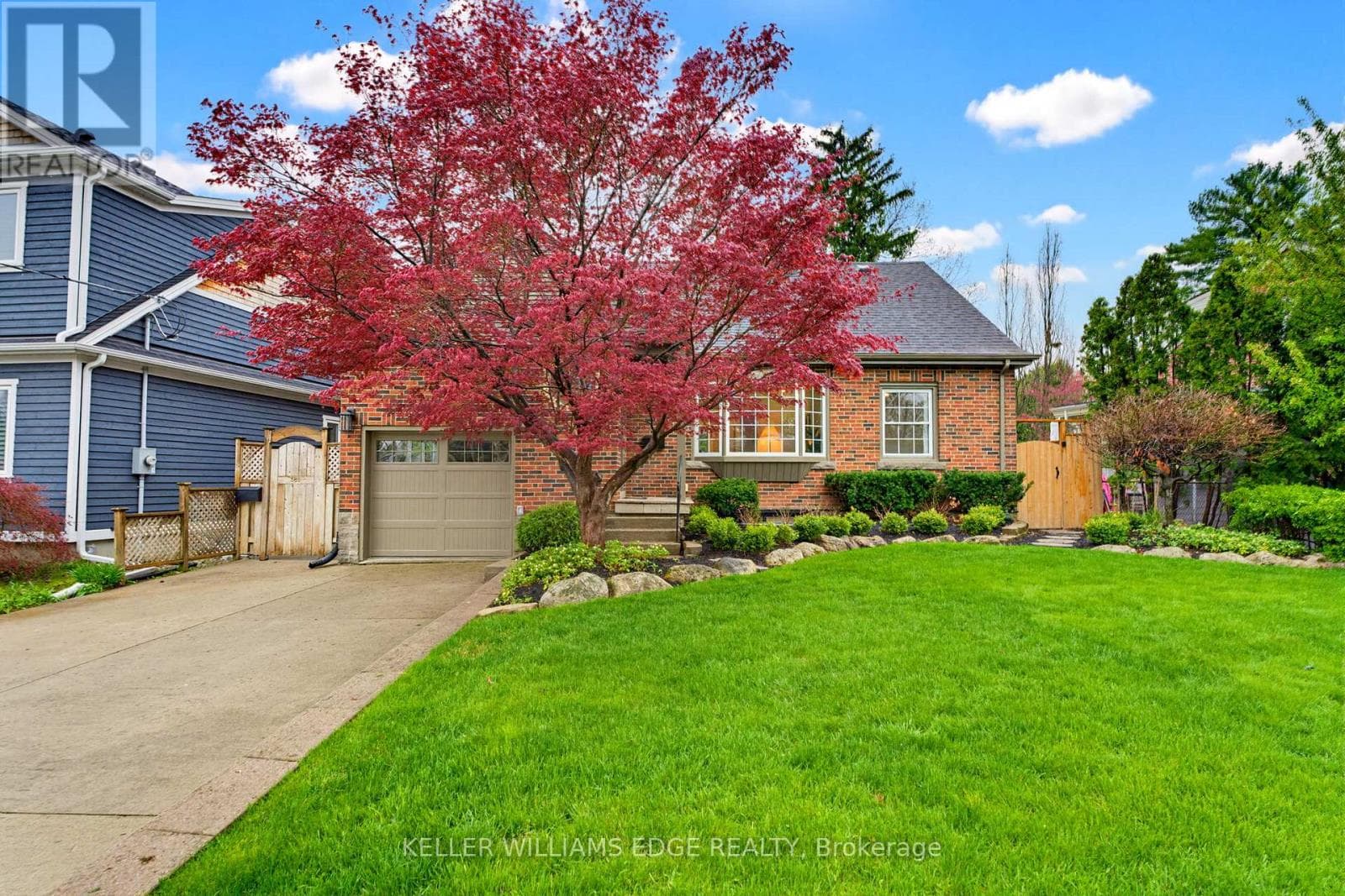 Renovated Burlington Brant detached with separate basement suite, walk to downtown