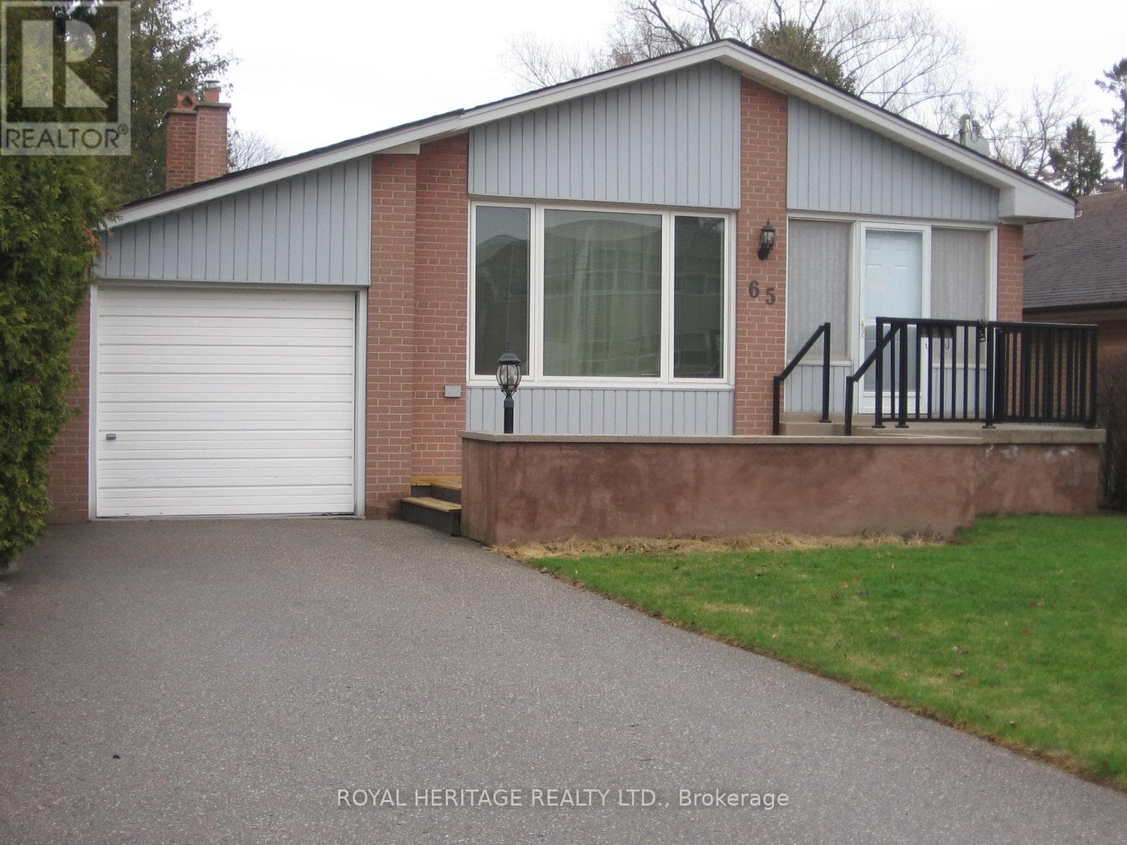 Original-owner West Hill detached on 44' x 184' lot with separate side entrance to basement