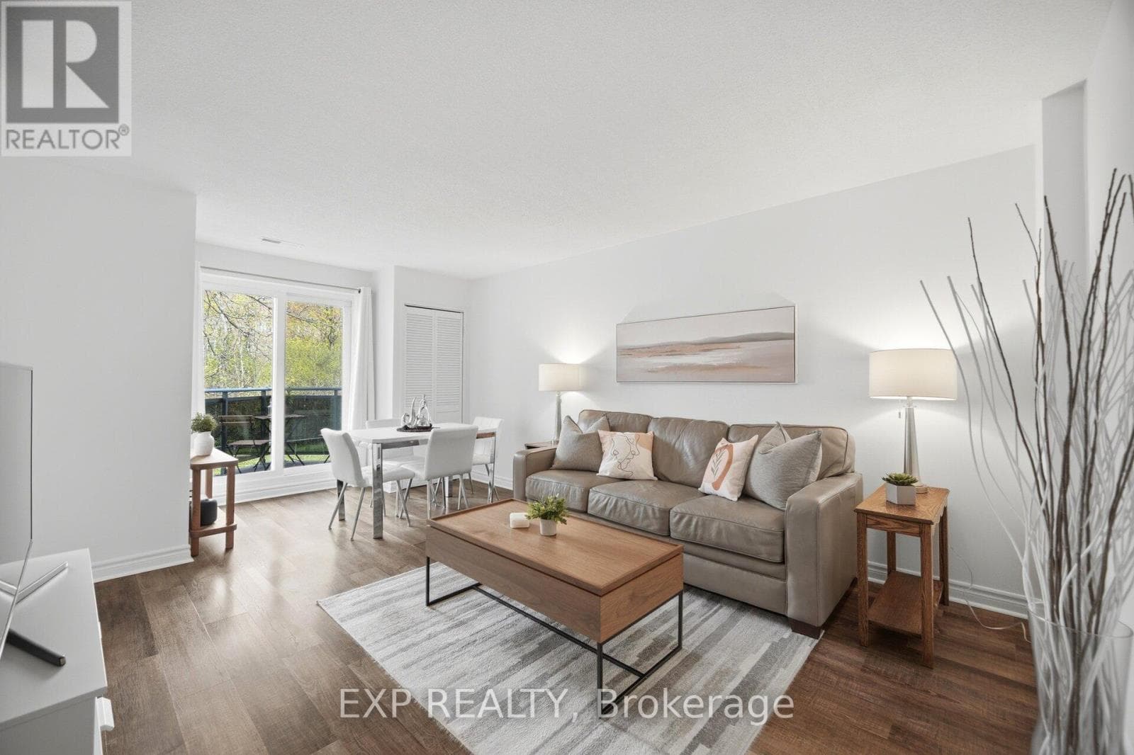 Updated 2-bed Clarkson condo near GO Station, breakeven at 35% down