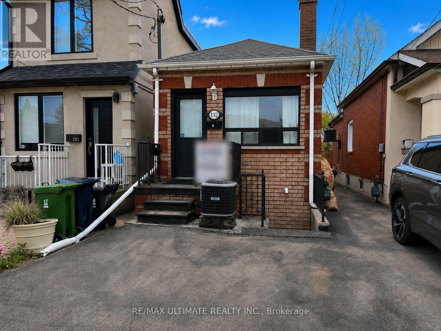 Detached Rockcliffe-Smythe bungalow with basement apartment, deep 15 x 150 ft lot