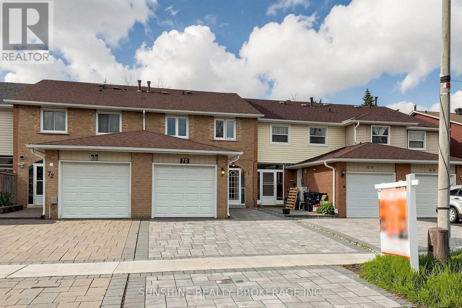 Freehold 4+1 backsplit townhouse in Milliken, 0.8 km to GO Station and 1.1 km to Pacific Mall