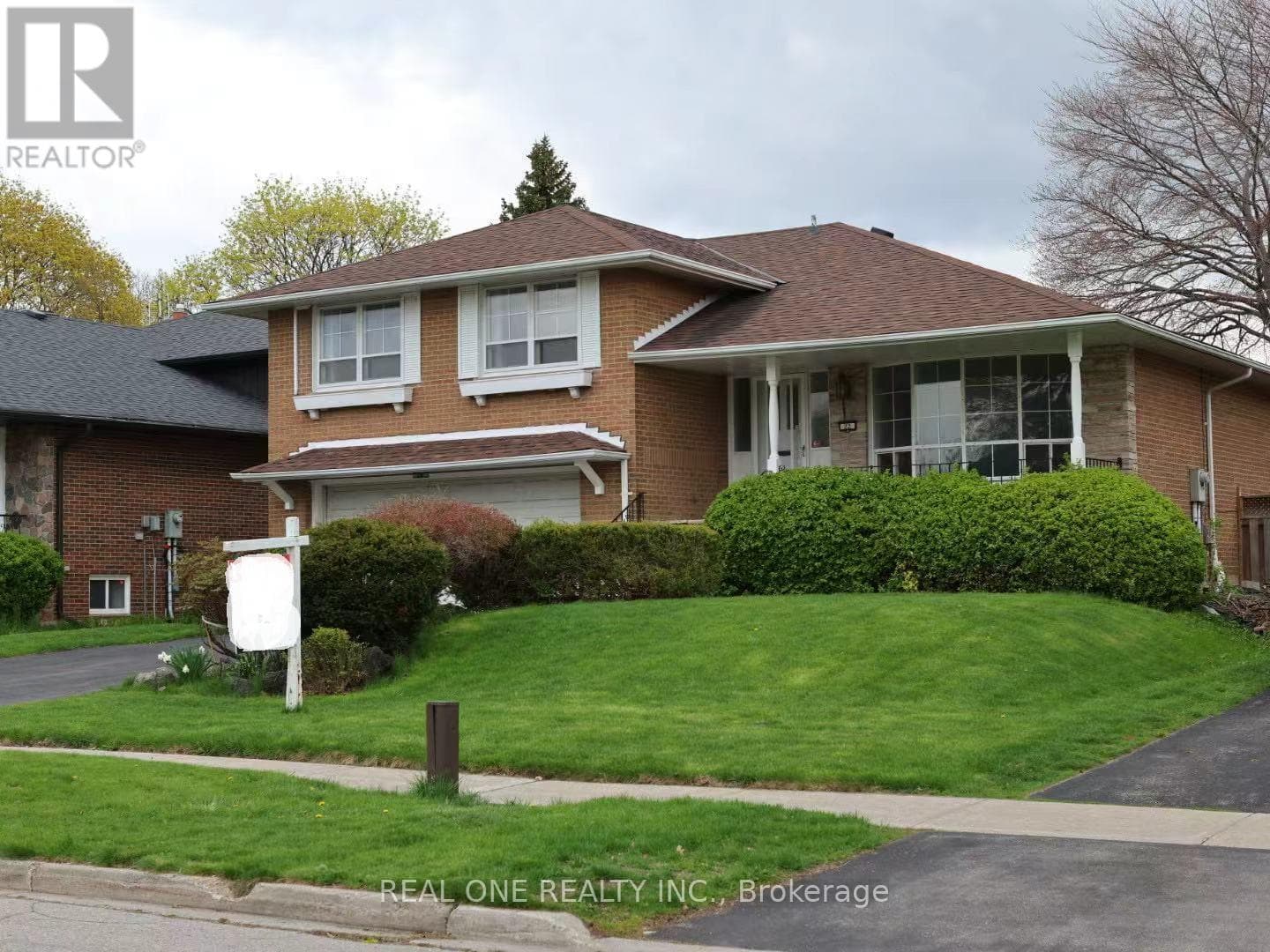 Detached 4-bed in L'Amoreaux/Bridlewood with separate-entrance basement potential